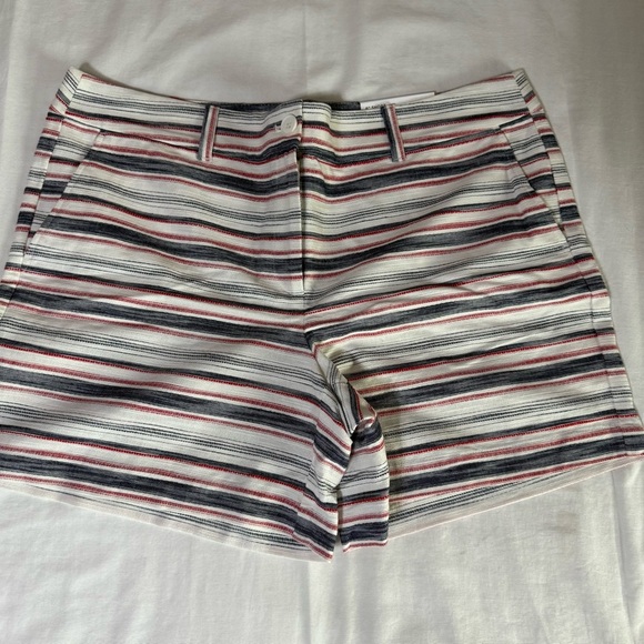 NWT Ann Taylor Loft Outlet Short Sz 14 Blue/WhiteTextured Tab Button Flat Front - Picture 1 of 5